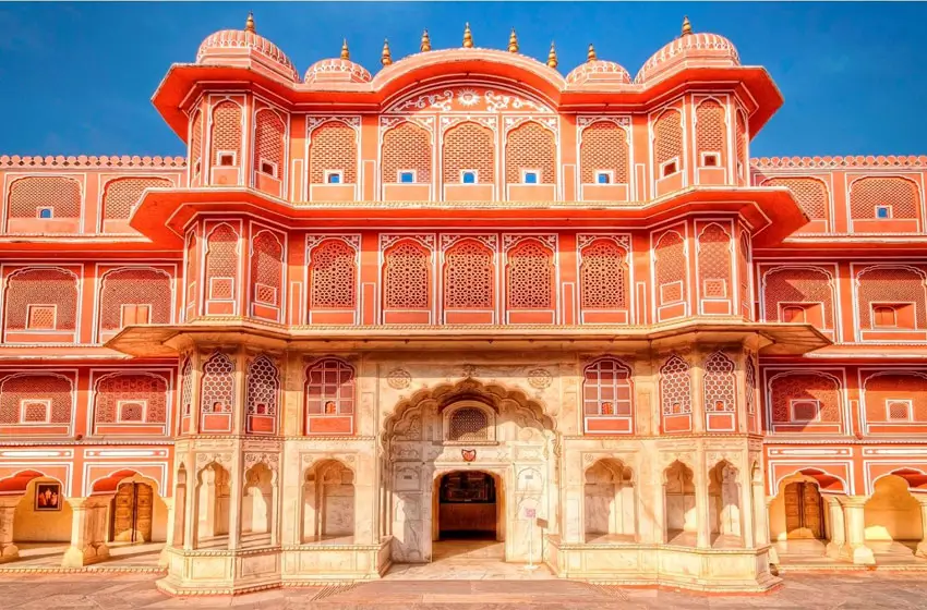 Golden Triangle Tour with Local Family Dinner Experience