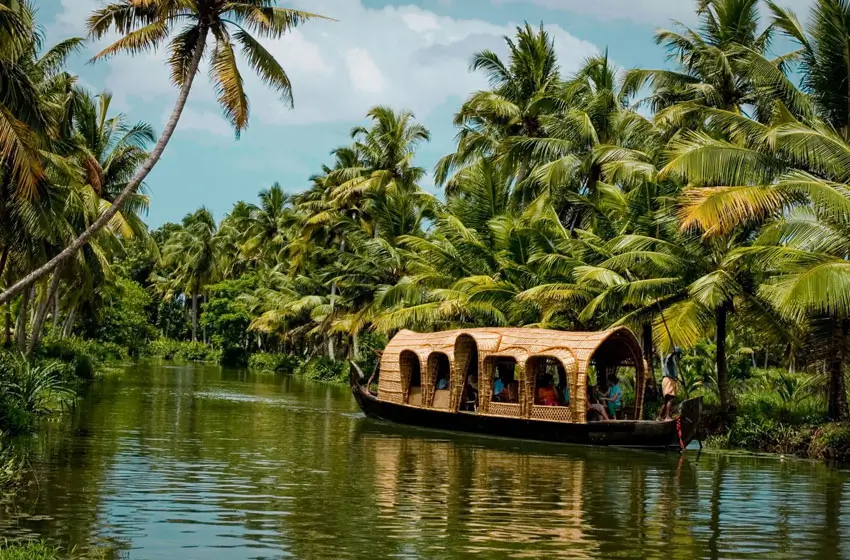 Kerala Backwaters Luxury Houseboat Package