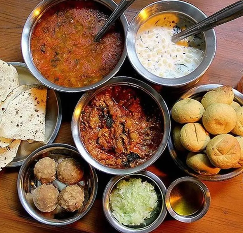 Golden Triangle Tour with Local Family Dinner Experience