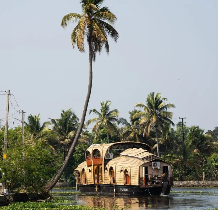 Luxury India Complete Tour – 19 Days of Palaces, Sacred Cities & Kerala Backwaters